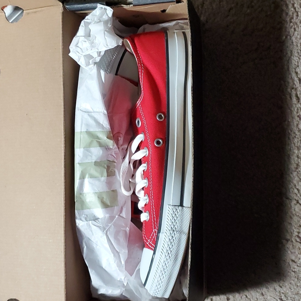 Men's red Converse